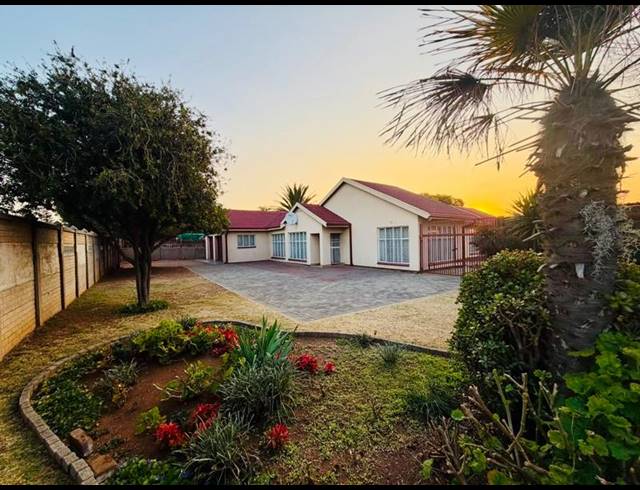 3 BEDROOM HOUSE FOR SALE IN FLORA GARDENS